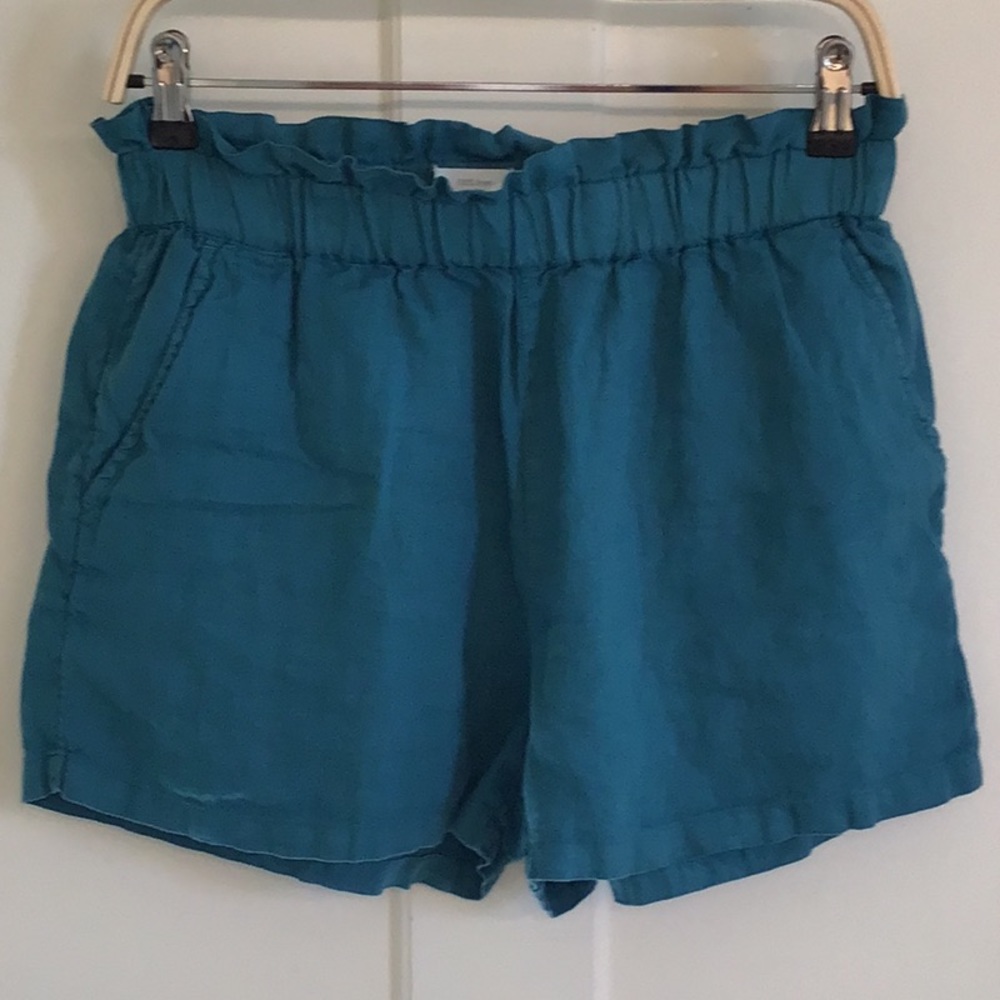 Linen (100%) elastic waste teal shorts with four pockets (two front, two back)